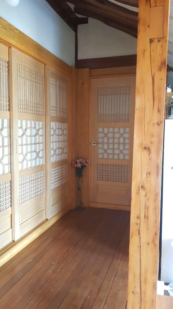 꽃살문 설치