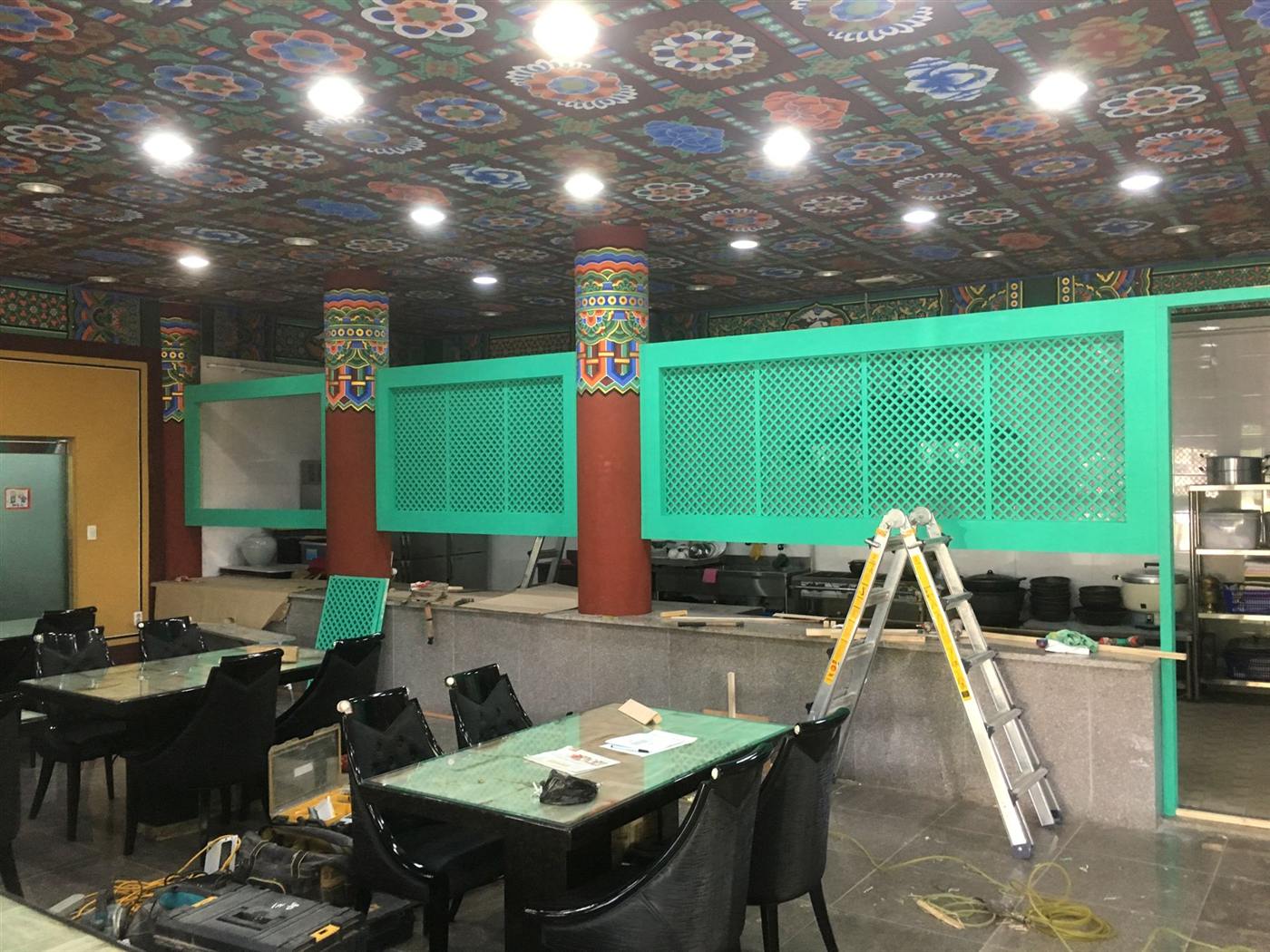 사찰 격자 창 설치