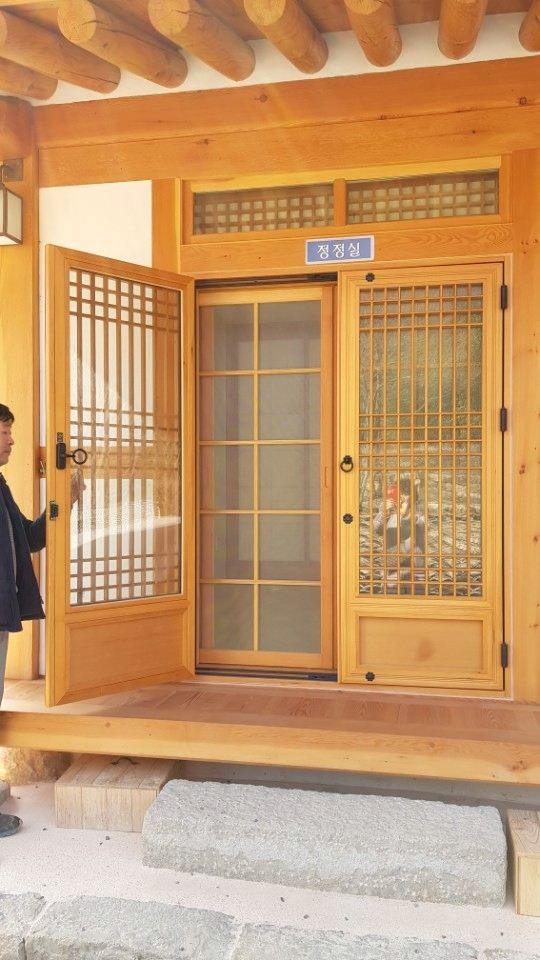 한옥 펜션 세살 현관