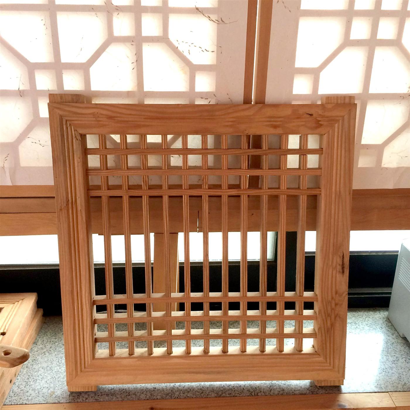 격자 창 프레임
